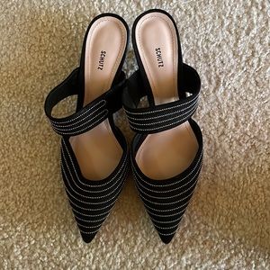 Schutz Maairit black suede kitten heels. NWOT